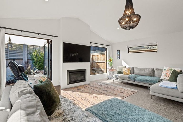 Photo of property in 32 Corriedale Road, Jacks Point, 9371