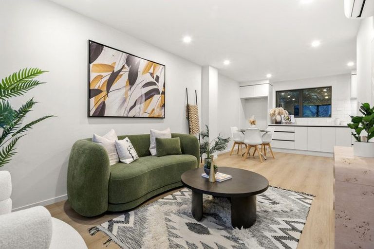 Photo of property in 1/1088 Beach Road, Torbay, Auckland, 0630