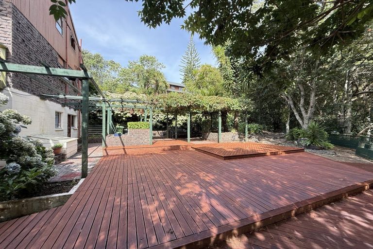 Photo of property in 11 Hebe Place, Birkenhead, Auckland, 0626