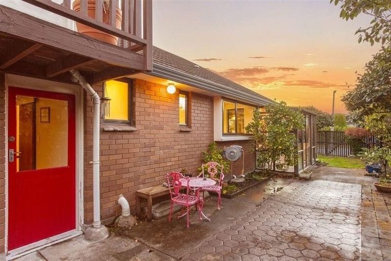 Photo of property in 1/124 Hamilton Avenue, Ilam, Christchurch, 8041
