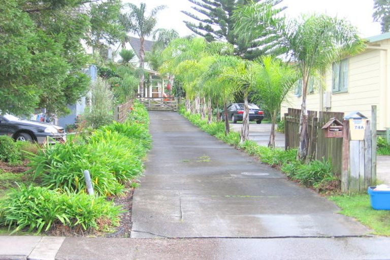 Photo of property in 76 Rosario Crescent, Red Beach, 0932