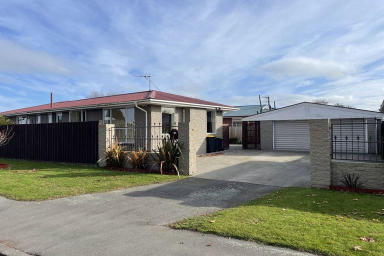 Photo of property in 1/1 Glenys Place, Broomfield, Christchurch, 8042