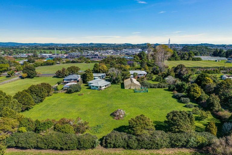 Photo of property in 42 Koraha Road, Kumeu, 0892