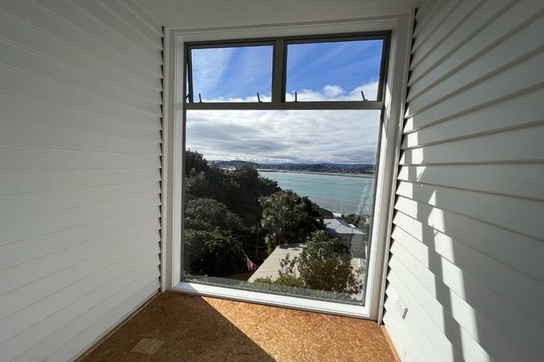 Photo of property in 24 Hungerford Road, Lyall Bay, Wellington, 6022