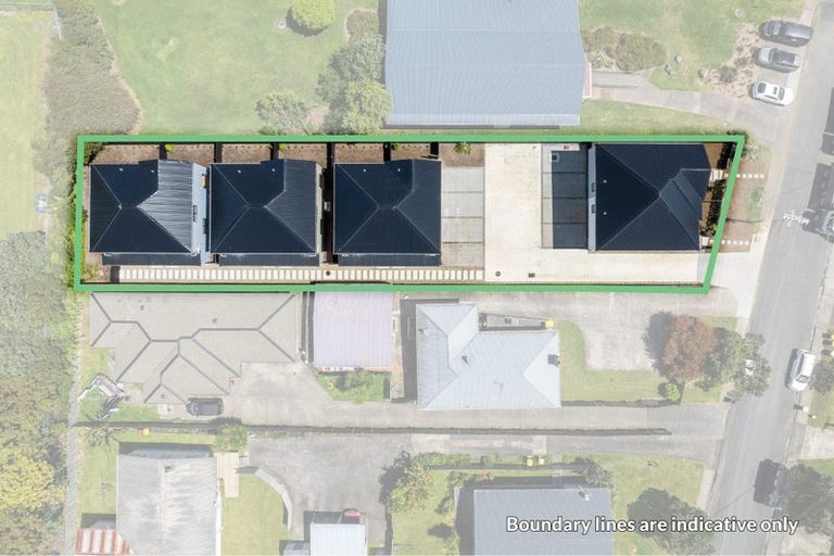 Photo of property in 6/18 Albert Road, Kelston, Auckland, 0602