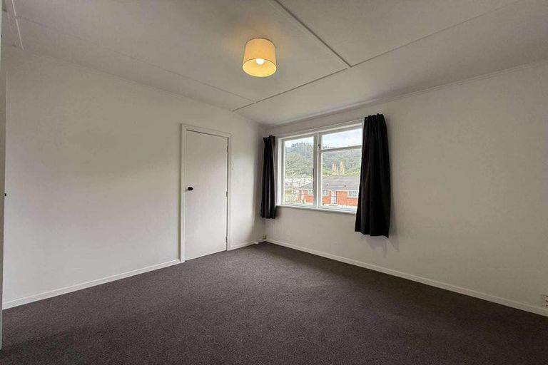 Photo of property in 9 Wainhouse Street, Stokes Valley, Lower Hutt, 5019