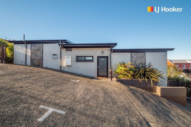 Photo of property in 71 Carroll Street, Dunedin Central, Dunedin, 9016