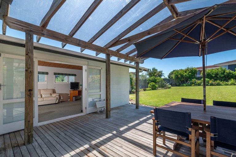 Photo of property in 27 Valley View Road, Glenfield, Auckland, 0629