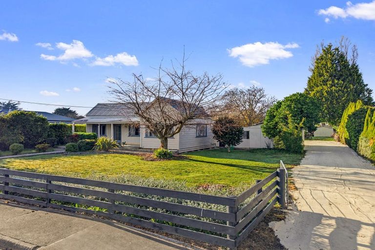 Photo of property in 24 Bennett Street, Waipawa, 4210