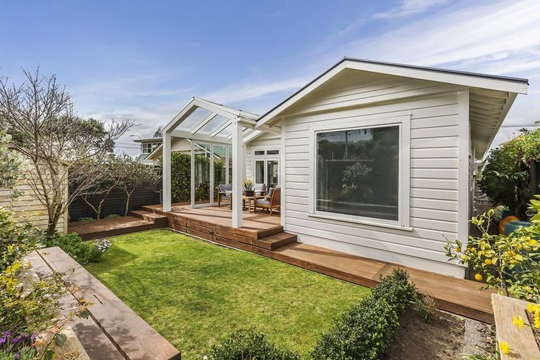 Photo of property in 6 Ferry Street, Seatoun, Wellington, 6022