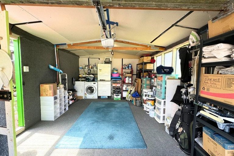Photo of property in 185 Waimumu Road, Massey, Auckland, 0614