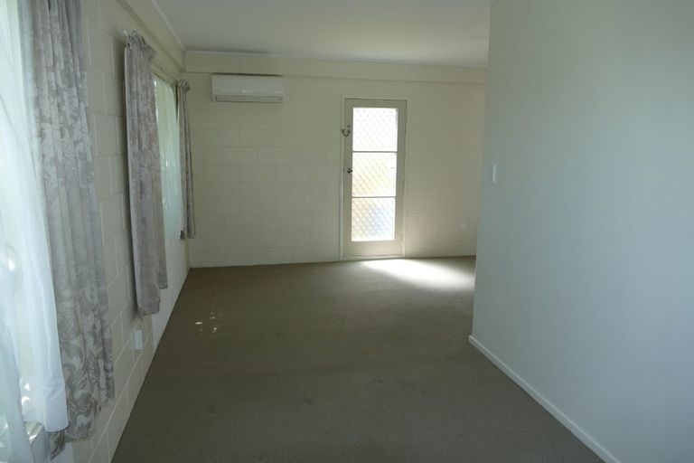 Photo of property in 5 Miltonia Avenue, Te Atatu South, Auckland, 0610