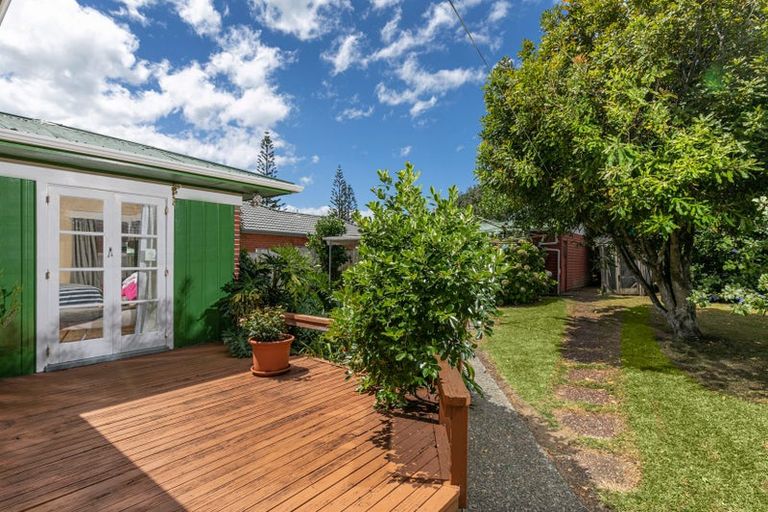 Photo of property in 11 Kingdale Road, Henderson, Auckland, 0610