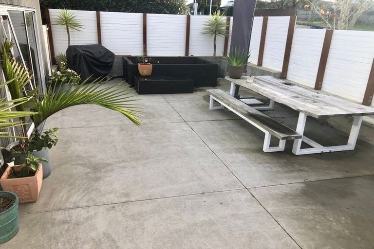 Photo of property in 15 Eskdale Road, Birkdale, Auckland, 0626