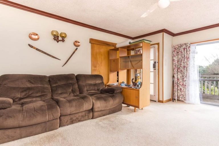 Photo of property in 1 Earl Road, Titirangi, Auckland, 0604