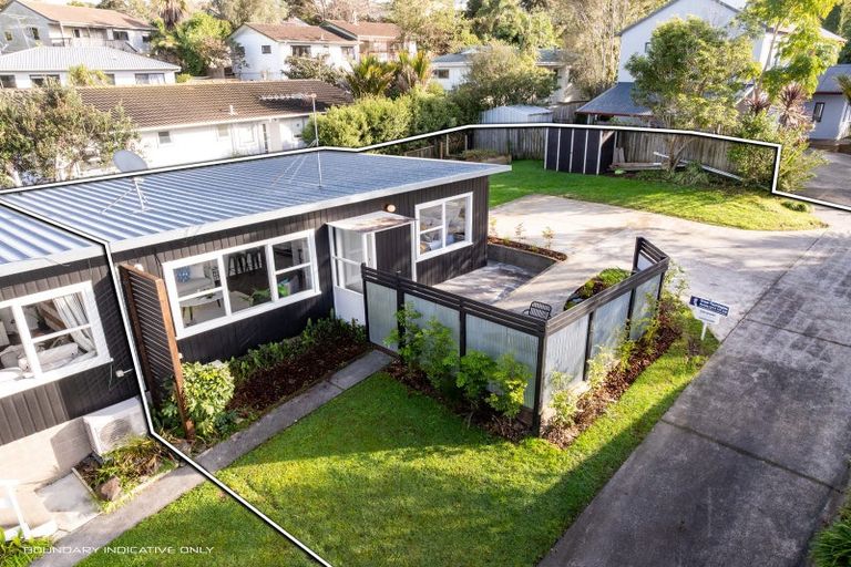 Photo of property in 6a Tallington Crescent, Torbay, Auckland, 0630
