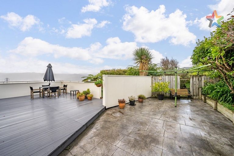 Photo of property in 10 Opurere Grove, Tirohanga, Lower Hutt, 5010