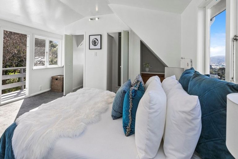 Photo of property in 30 Singers Road, Korokoro, Lower Hutt, 5012