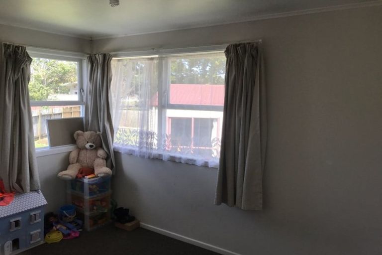 Photo of property in 4 Hereford Street, Te Atatu Peninsula, Auckland, 0610