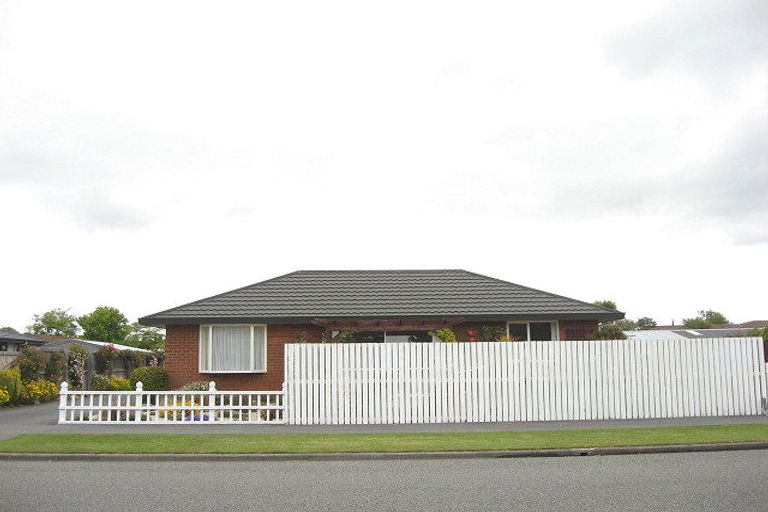 Photo of property in 2/191 Queenspark Drive, Parklands, Christchurch, 8083