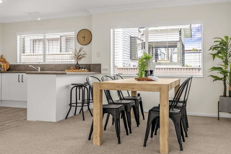 Photo of property in 2/37 Fourth Avenue, Tauranga, 3110