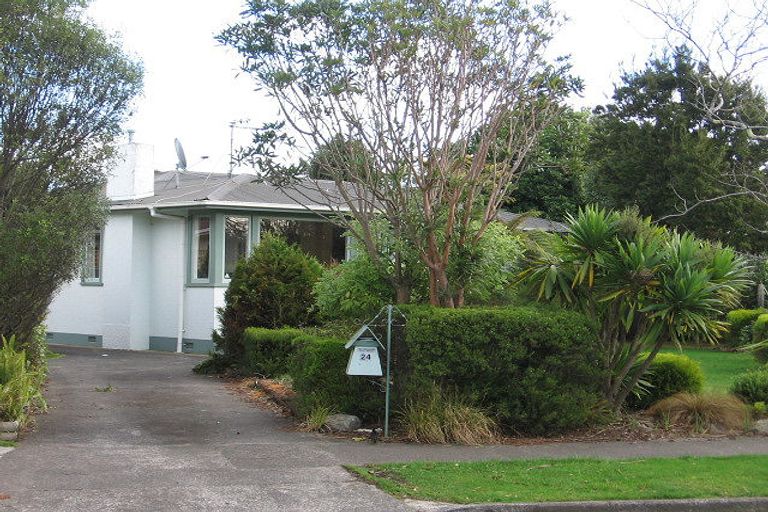 Photo of property in 24 Parkland Crescent, Terrace End, Palmerston North, 4410