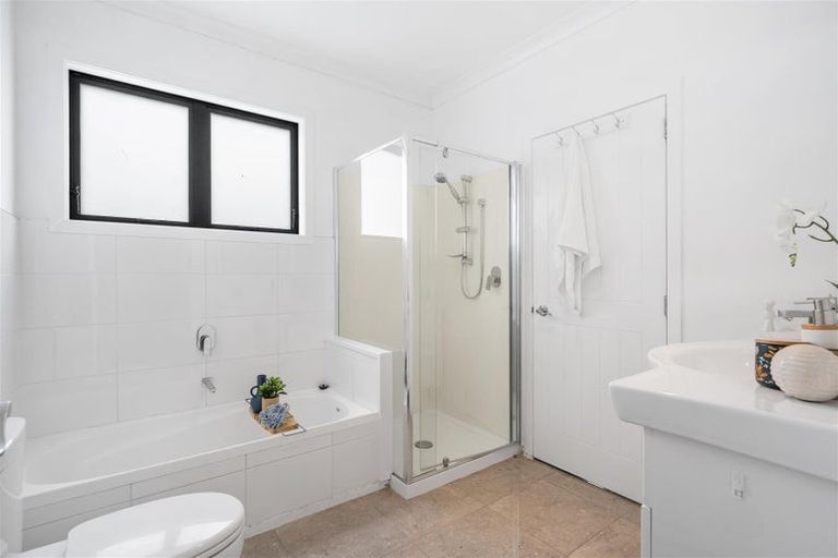 Photo of property in 43a Stewart Drive, Newlands, Wellington, 6037