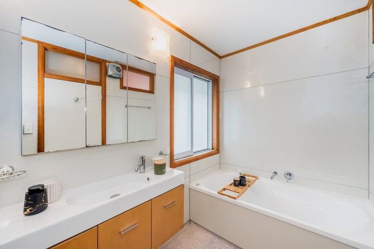 Photo of property in 1a Whareroa Road, Raumati South, Paraparaumu, 5032