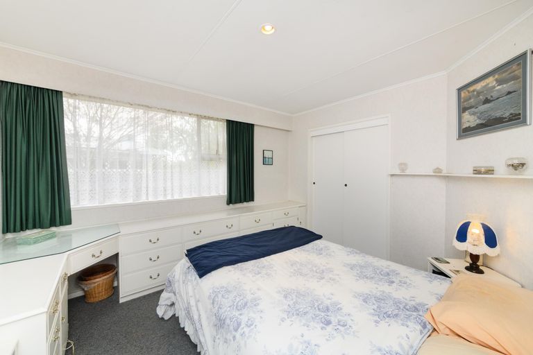 Photo of property in 1 Essex Place, Milson, Palmerston North, 4414