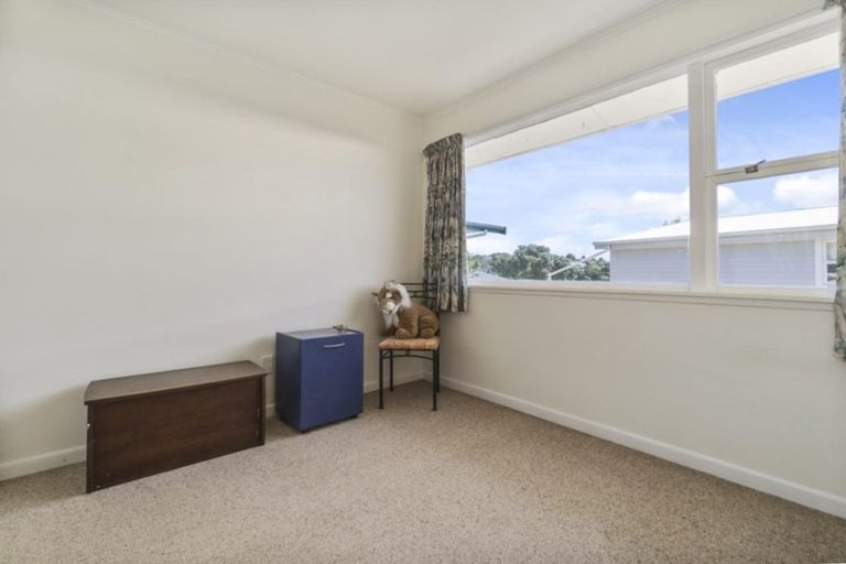 Photo of property in 14 Renata Crescent, Te Atatu Peninsula, Auckland, 0610