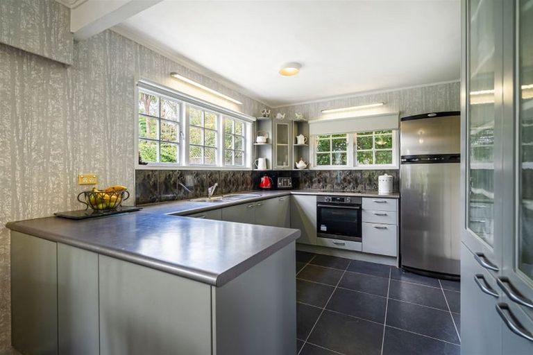 Photo of property in 1/6 Mahuta Grove, Northcote, Auckland, 0627