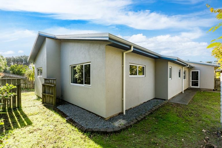 Photo of property in 6 Routeburn Avenue, Aotea, Porirua, 5024