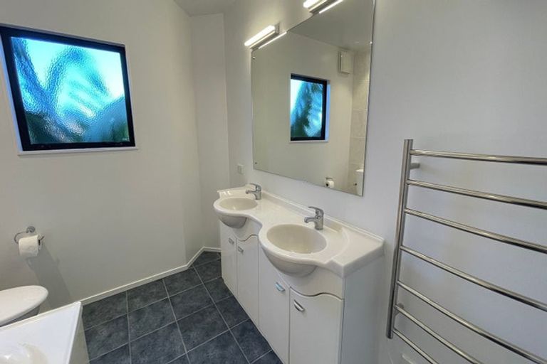 Photo of property in 1/41 High Road, Glenfield, Auckland, 0629