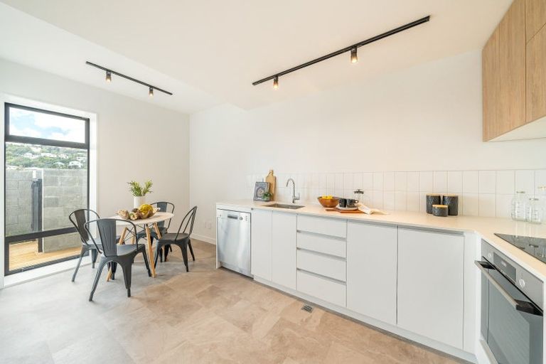 Photo of property in 69u2 Tiketike Way, Brooklyn, Wellington, 6021