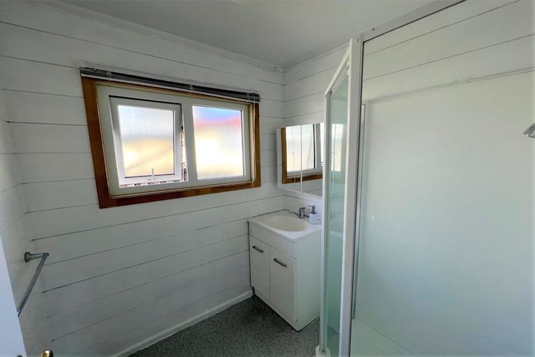 Photo of property in 28 Trentham Road, Takanini, Papakura, 2112