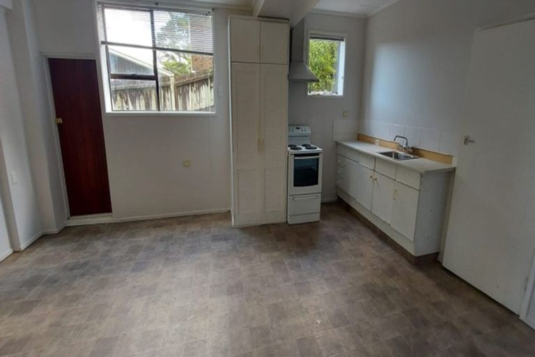 Photo of property in 12 Surat Place, Glen Eden, Auckland, 0602