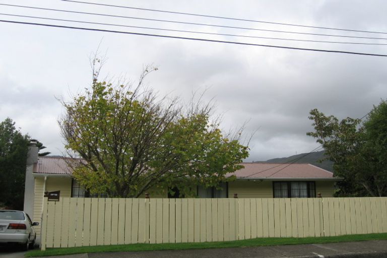 Photo of property in 3 Gribble Grove, Stokes Valley, Lower Hutt, 5019