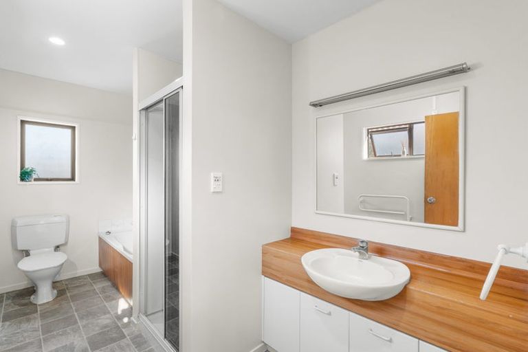 Photo of property in 26 Broadfell Avenue, Avonhead, Christchurch, 8042