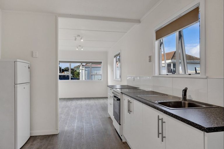 Photo of property in 1352 Devon Road, Brixton, Waitara, 4382