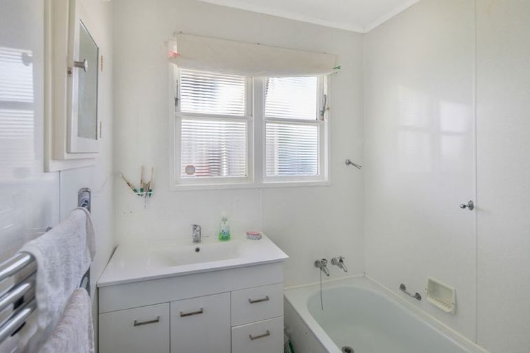 Photo of property in 57 Maupuia Road, Maupuia, Wellington, 6022