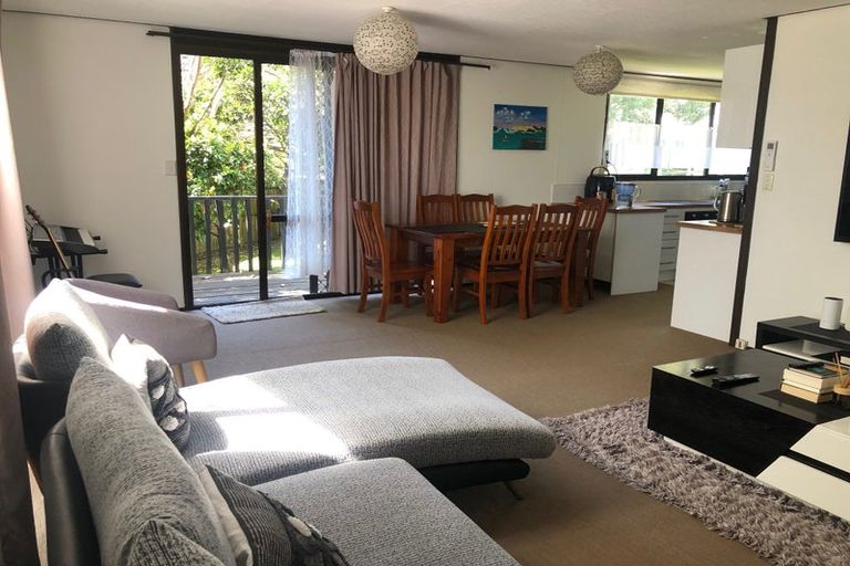 Photo of property in 2/5 Compass Place, Te Atatu Peninsula, Auckland, 0610
