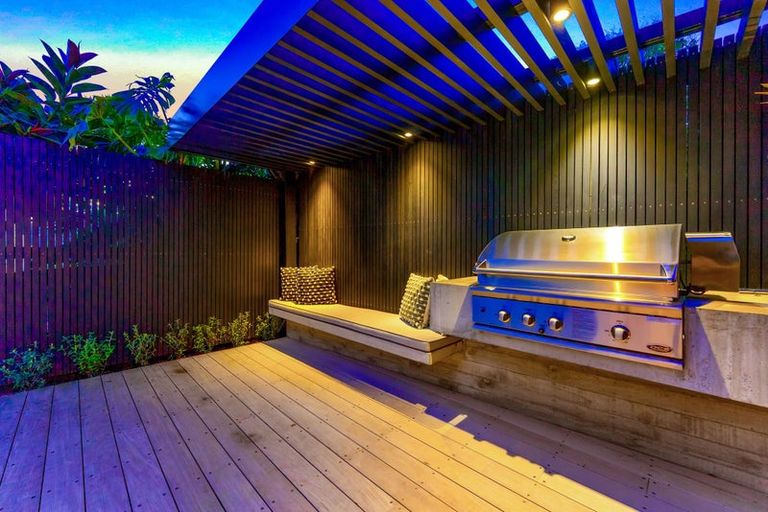 Photo of property in 1/517 Beach Road, Murrays Bay, Auckland, 0630