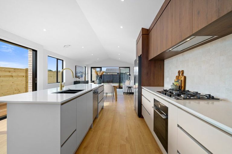 Photo of property in 14a Rose Leigh Drive, Cambridge, 3434