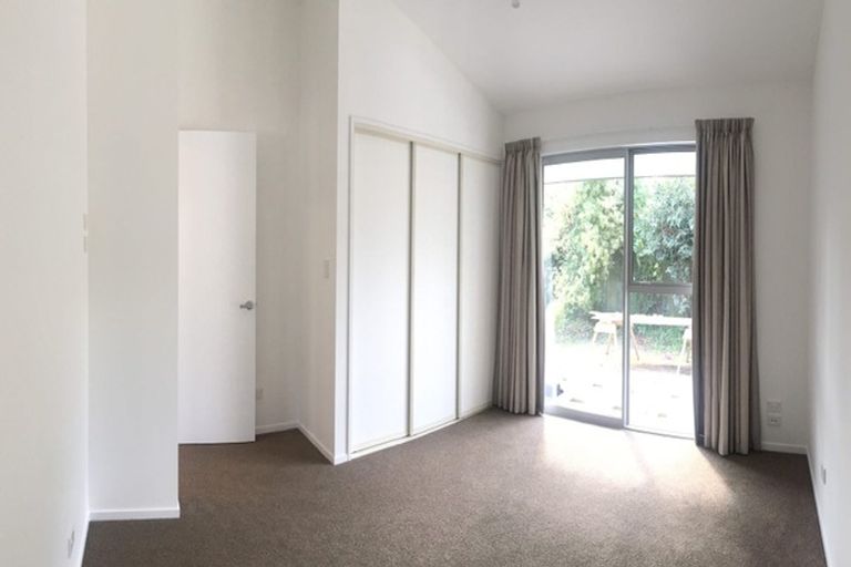 Photo of property in 4/33 Darvel Street, Riccarton, Christchurch, 8011