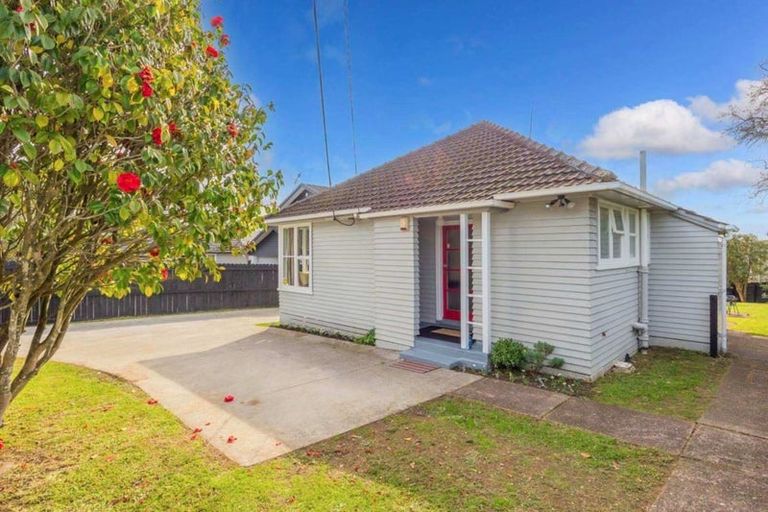 Photo of property in 4 Exmouth Road, Northcote, Auckland, 0627