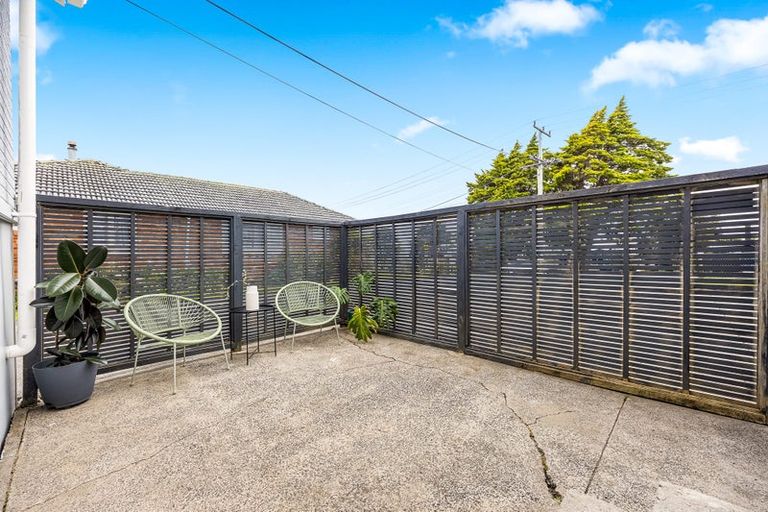 Photo of property in 115 Sunnyside Road, Sunnyvale, Auckland, 0612