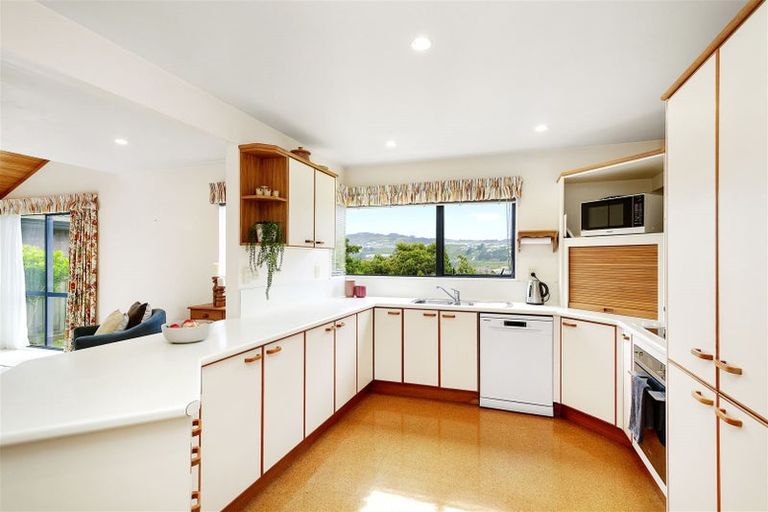 Photo of property in 147 Westchester Drive, Churton Park, Wellington, 6037