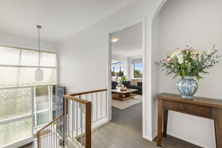 Photo of property in 33 Eversleigh Road, Belmont, Auckland, 0622