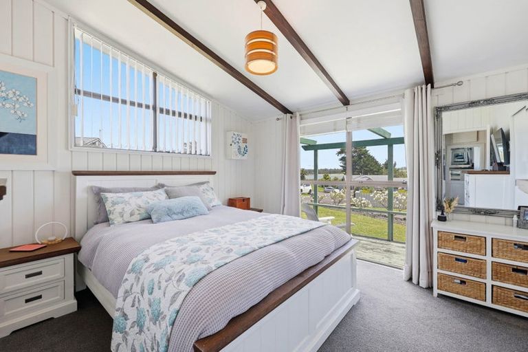 Photo of property in 6 Vela Place, Clarks Beach, 2122