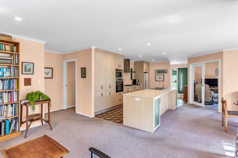 Photo of property in 82 Waipunahau Road, Waikanae, 5036